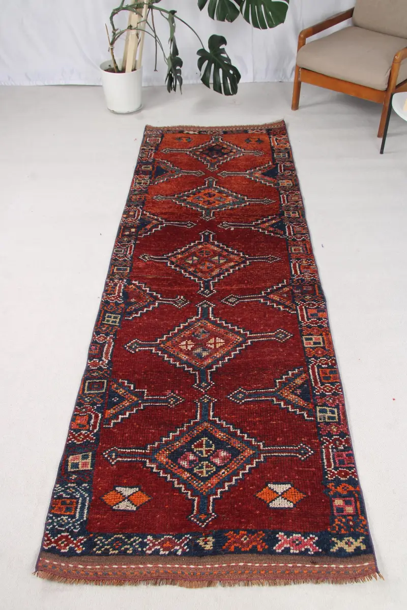 Türkischer Vintage-Teppich, 3,2x9,4 ft Herki-Teppich, roter Läufer-Blumenteppich - 1
