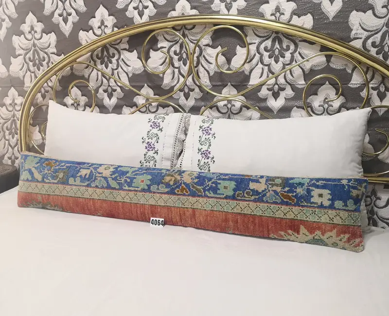 Handgefertigtes blaues und rotes Blumen-Wurfkissen, Vintage-Rechteckkissen