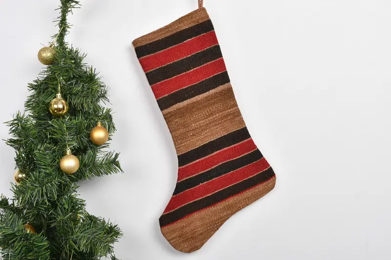 Şenlikli Noel Süsleri Deseni, 7 İnç Genişliğinde Noel Çorabı