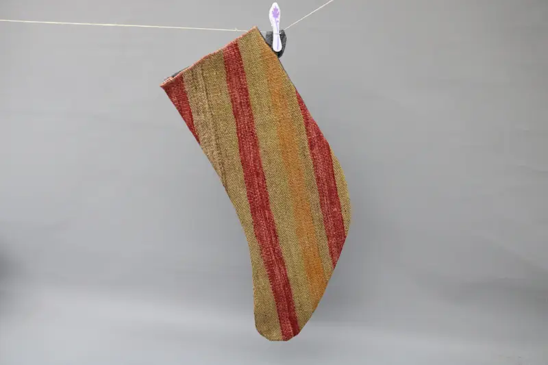 Bej Süslü Kırmızı Noel Çorabı, Şenlikli Tatil Çorabı