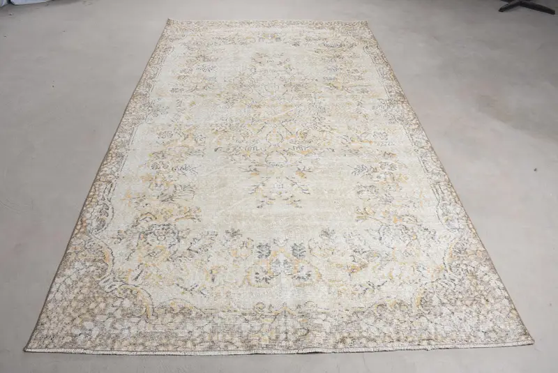 Vintage Turkish Rug 5.5x9.7 ft (168x295 cm), Oushak White Wool Rug - 1
