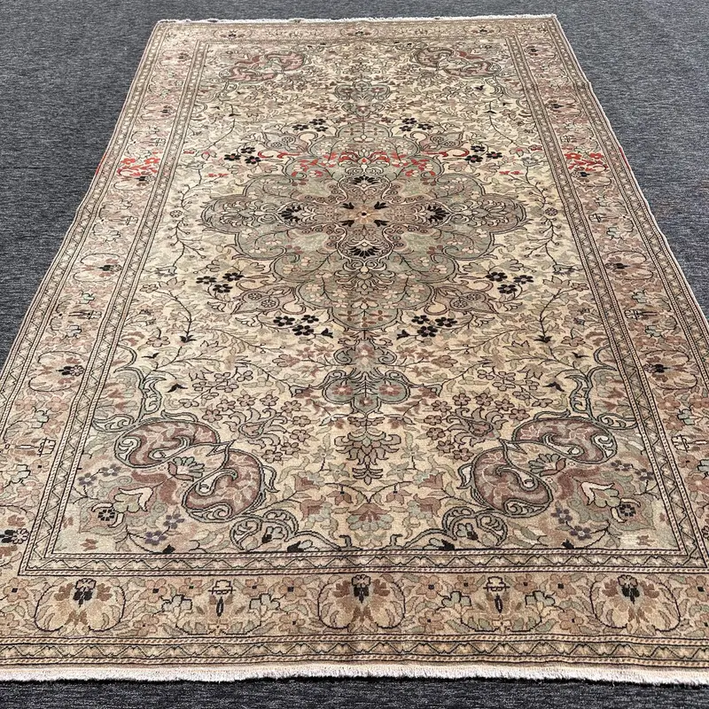 Yeşil ve Bej Halı, 5,4x9,6 ft Çizgili Geometrik Tasarım