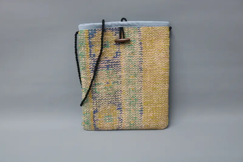 調節可能なストラップ付きアールデコ調キリムバッグ、ヴィンテージモチーフクロスボディキリムバッグ