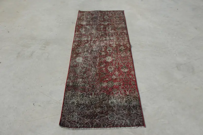 Vintage Runner Halı, 2.1x5.6 ft Türk Halısı, Kırmızı Ombré Yün Halı - 1