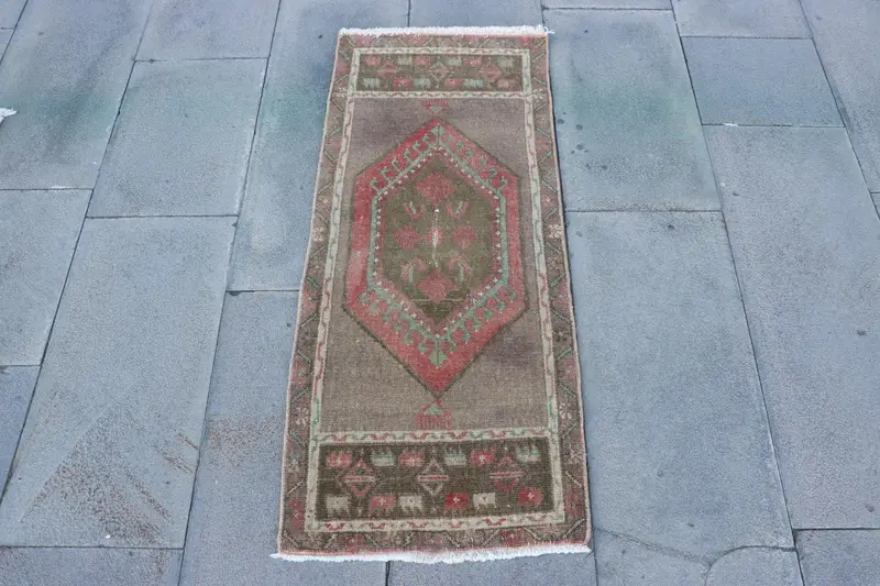 Grüner Teppich mit braunem Rand, 1,5 x 3,7 Fuß, schickes Dekor