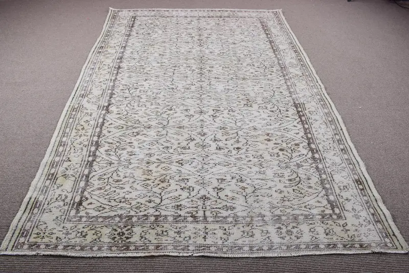 Alfombra turca vintage de 6x9 pies, alfombra abstracta Oushak blanca - 1