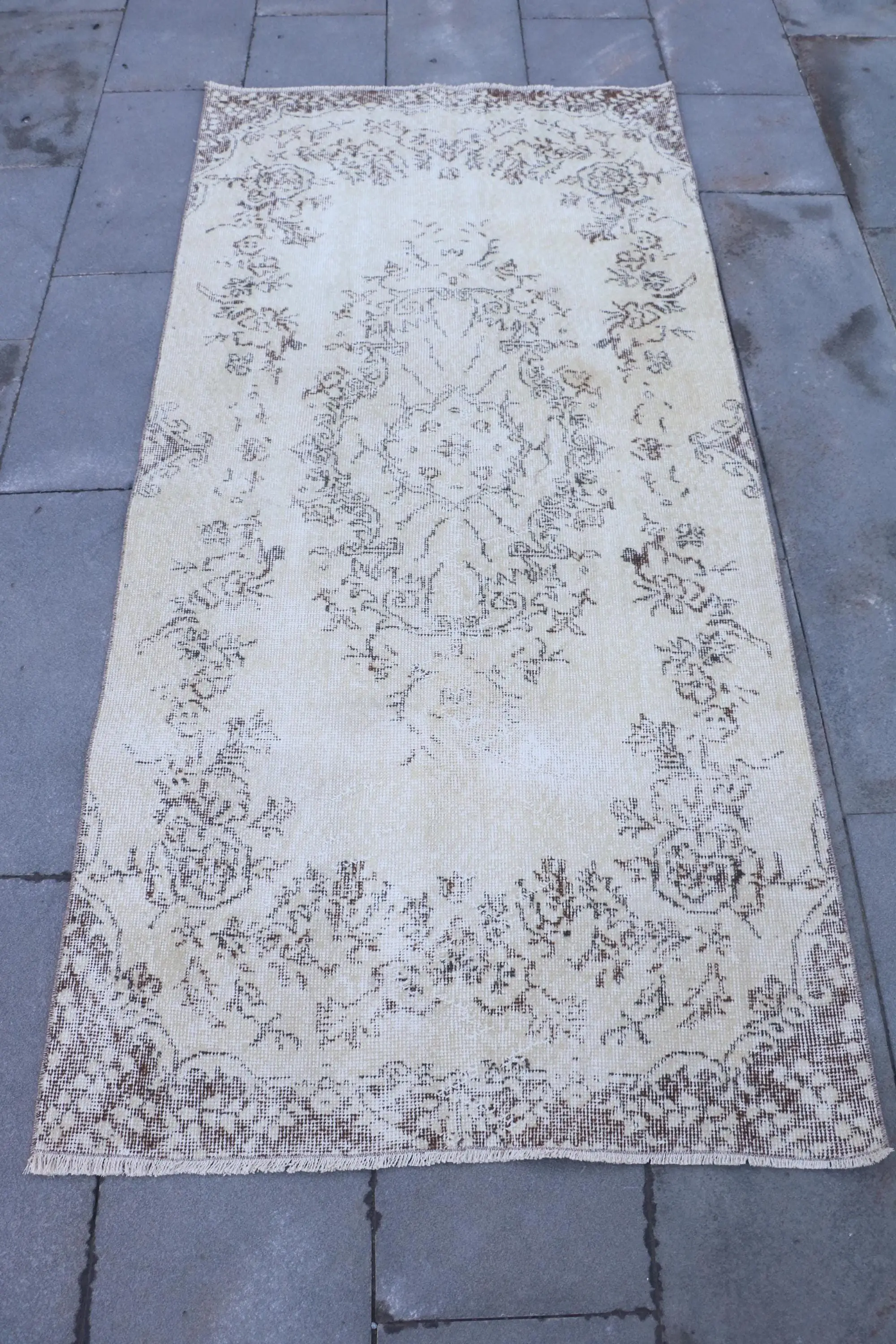 Alfombra vintage de 3,2x6,8 pies, lana de alfombra turca con estampado animal blanco - 1