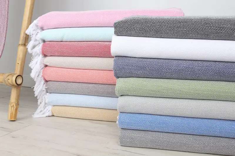 Monogramm Küchentuch, Badezimmertücher, Bachelorette -Gunst, personalisiertes Geschirrtuch, 36x18 Baumwollfischgrätenhandtuch, Brautjungfernhandtuch, Sommertuch - 2
