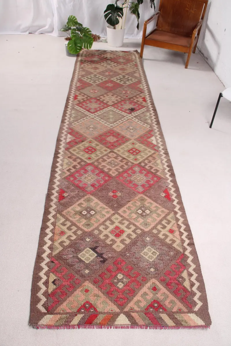 Elegant Green Oriental Rug, 2.8x12 ft Chic Decor