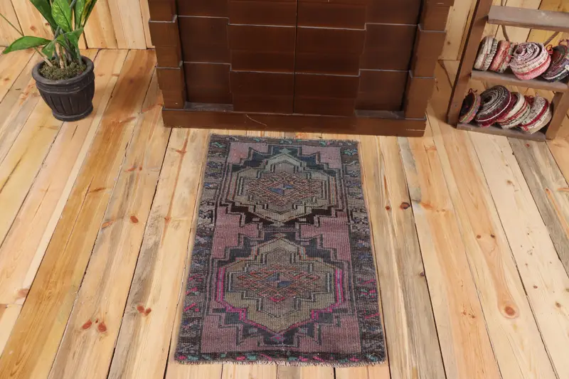 Alfombra turca vintage de 1,8x3 pies, alfombra de lana con estampado animal marrón Oushak - 1