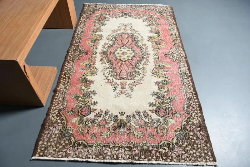 4x6.8 ft Oushak Vintage Halı, Kırmızı Bordürlü Yün Türk Halısı - 1