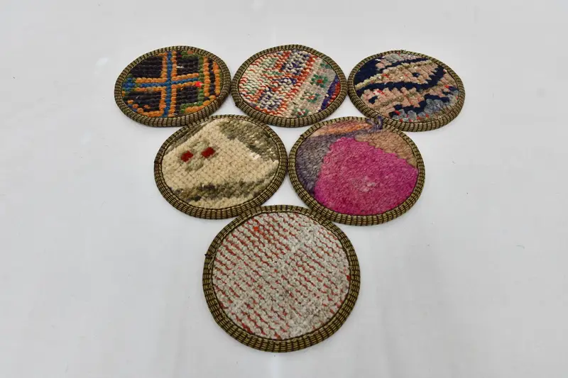 Posavasos redondos bohemios de color rosa y bronce, elegante conjunto de posavasos boho