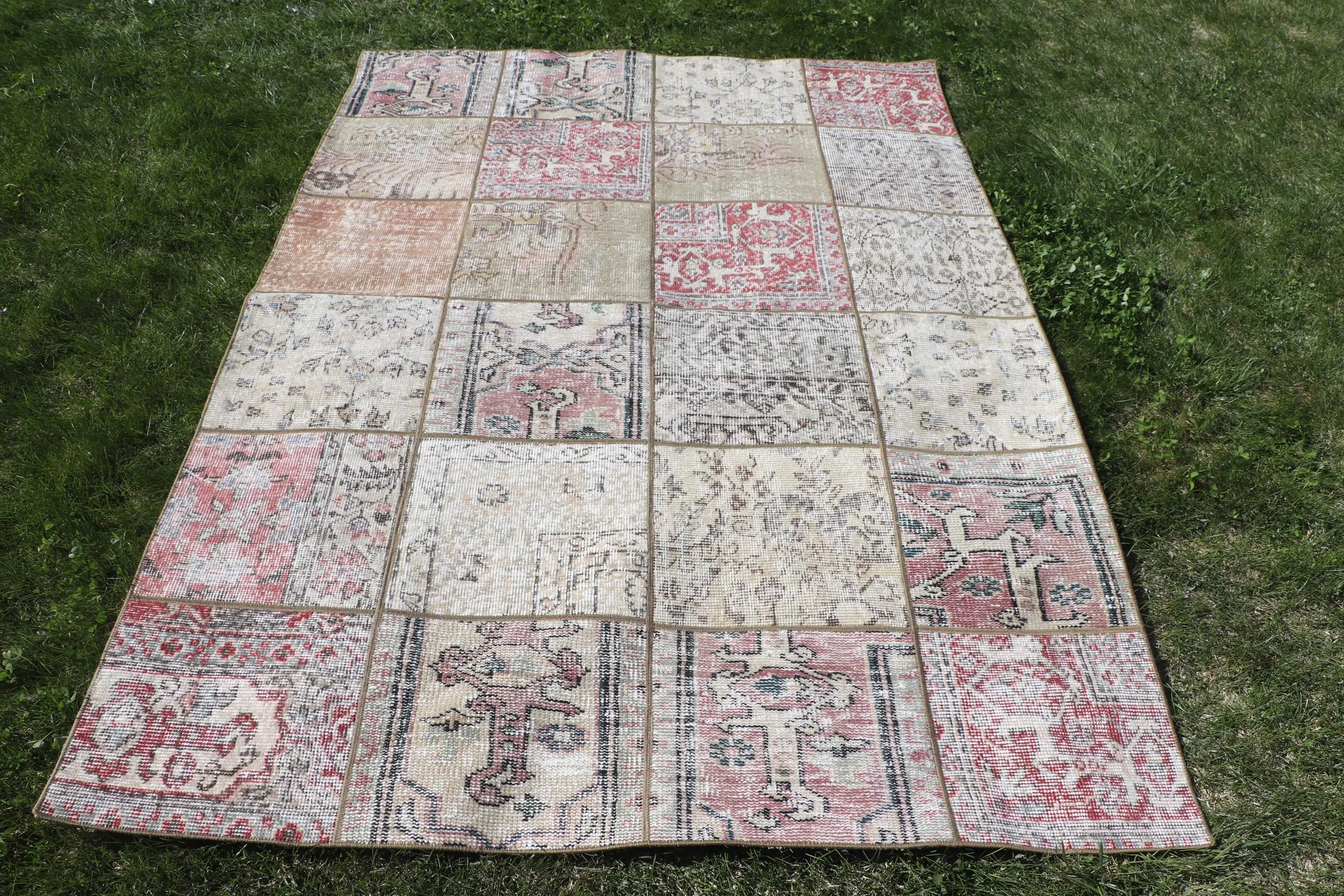 Vintage Turkish Area Rug 4.7x6.7 ft, Red White Bordered Wool Rug - 1
