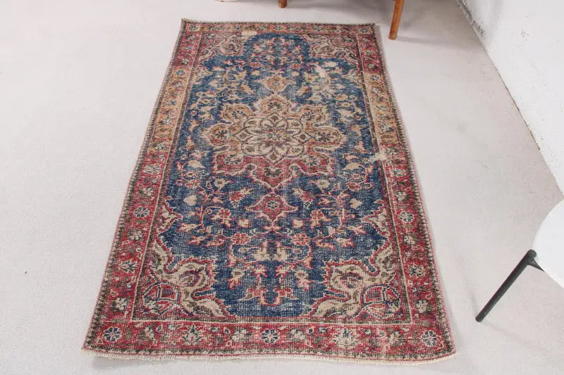 手作りのブルー&レッドペルシャ絨毯、0.3x5.6フィート