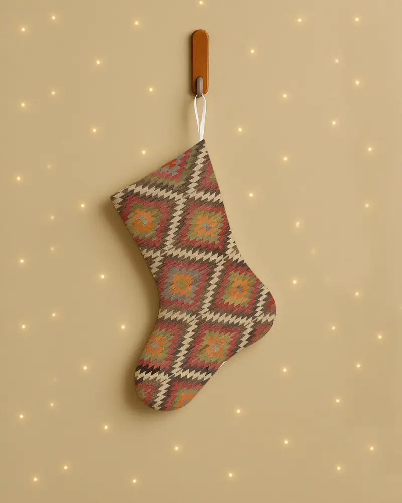 Media festiva roja y beige de 20 pulgadas, acogedora media con adornos navideños