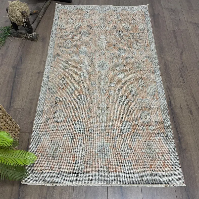 Alfombra naranja vibrante, diseño abstracto de 3x5,5 pies con detalles en verde