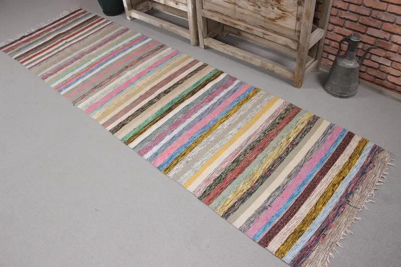 Alfombra vintage turca, alfombra Kilim de 2,6x9,4 pies, alfombra de lana floral azul - 1