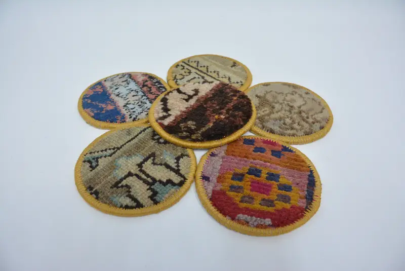 ボヘミアンラウンドコースター、赤と茶色の滑り止めコースター