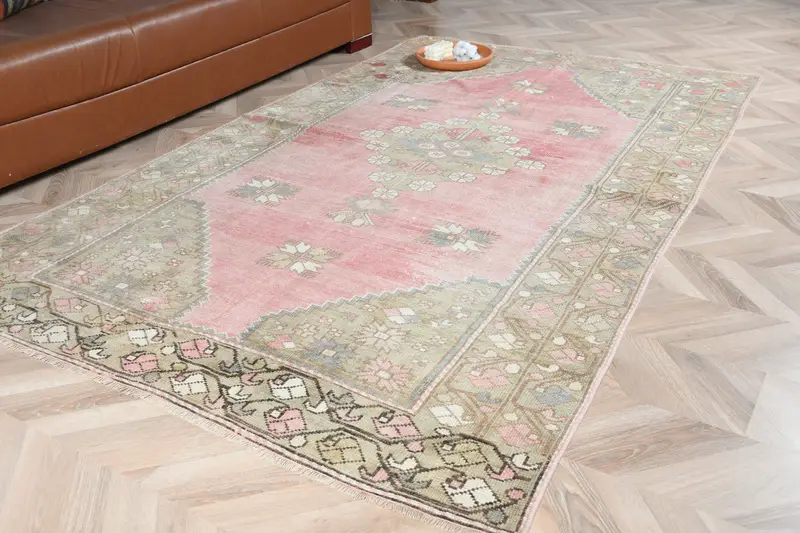 Rosa Ombré-Teppich, 4,8 x 7,8 Fuß, grüne Akzente