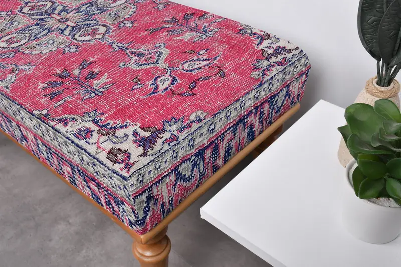 モダンボヘミアンオットマン、レッド＆グレーのキリム風ソファオットマン