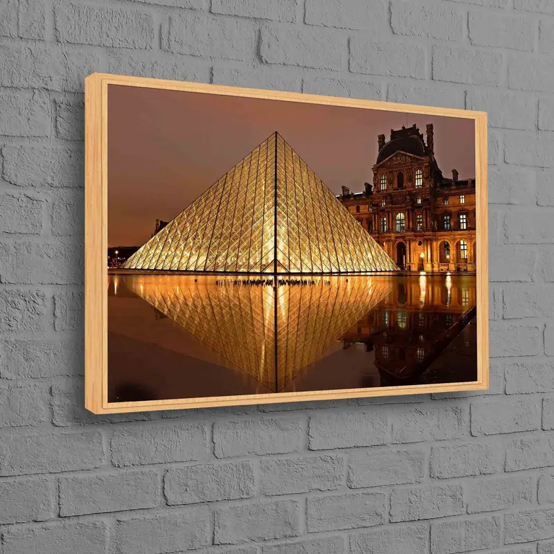 エレガントなパリのキャンバス: ルーブル美術館と都市景観のプリント