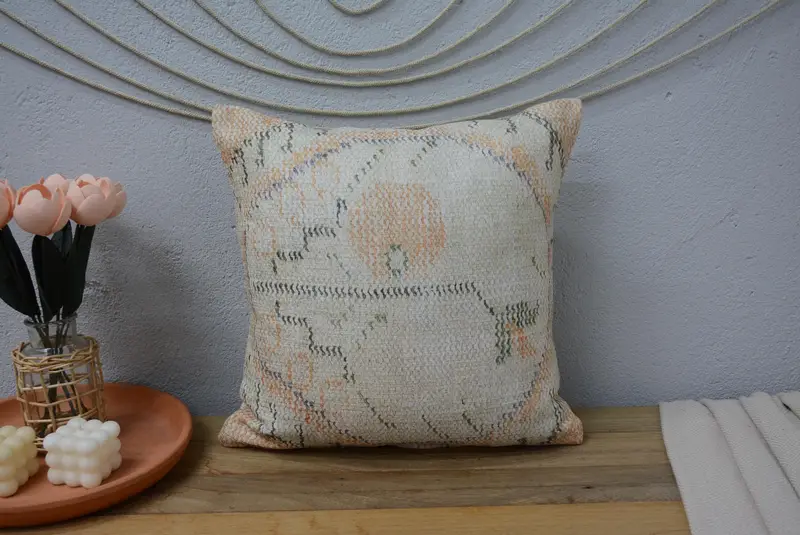 Handgefertigtes besticktes Kissen, quadratisches Vintage-Ikat-Kissen