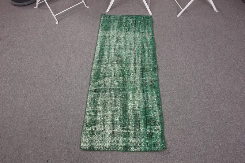 Alfombra hecha a mano en verde y negro, lunares de 1,5x4,3 pies