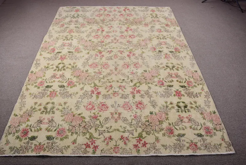 7,4 x 10 Fuß großer Teppich, beiges Blumen- und grünes Paisley-Design