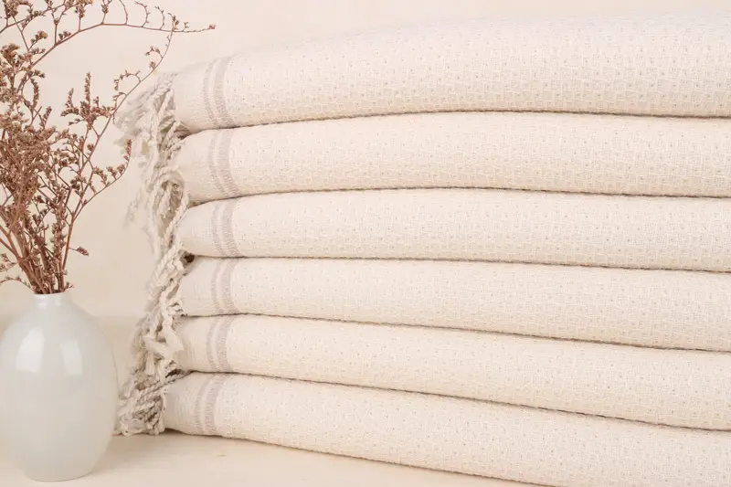 Personalisiertes individuelles Strandtuch, hellbeige gestreift, 36 x 67 Zoll