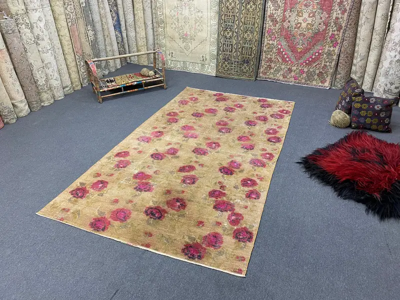 Elegant Pink Rug, 4.4x7.5 ft Floral & Geometric Design