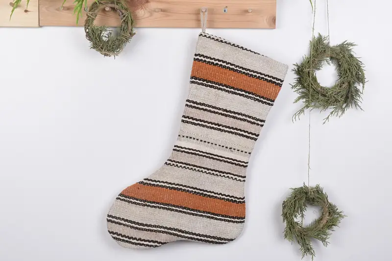 Şenlikli Noel Süsleri Deseni, 19 İnç Geniş Noel Çorabı