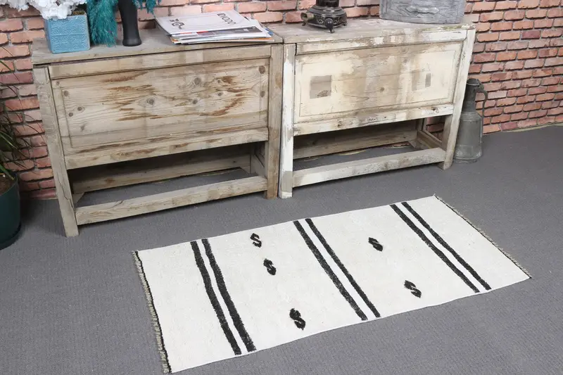 Alfombra turca pequeña, alfombra vintage de 1,8x3,8 pies, alfombra de lana Kilim blanca - 1