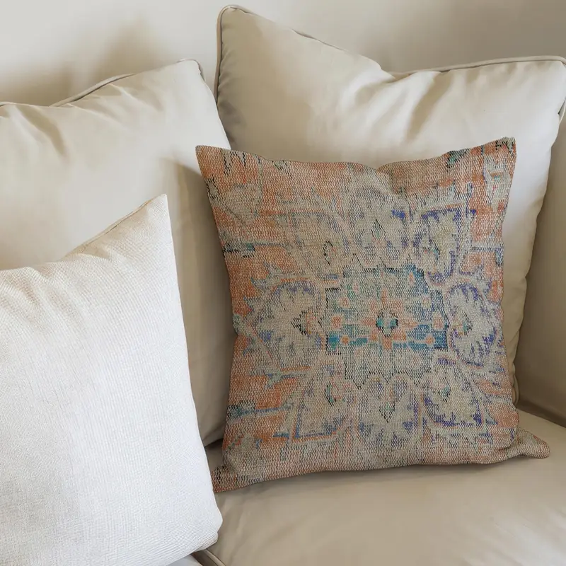 Blaues ethnisches, organisch bedrucktes Kissen: Schicker Wohndekor-Akzent
