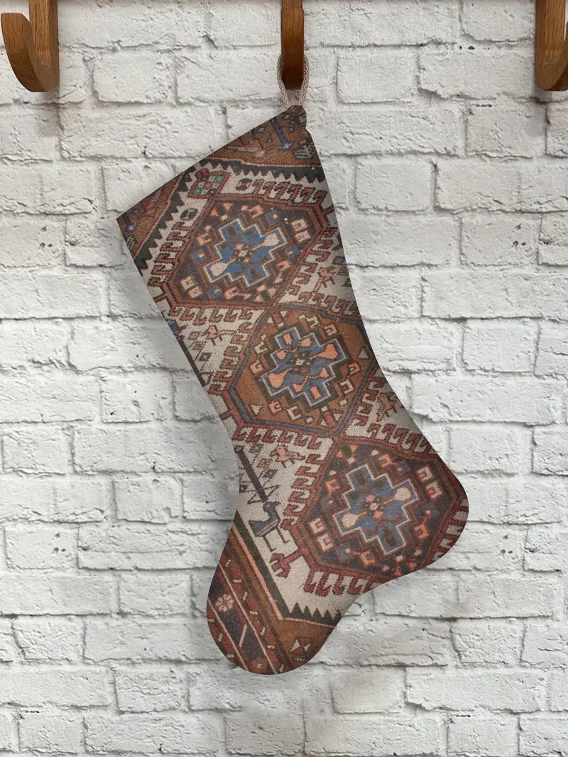Şenlik Kilim Baskı Çorabı: Ev için Şık Tatil Dekoru