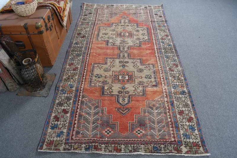 Eleganter Perserteppich in Rot und Beige, 4 x 7,9 Fuß, schickes Dekor