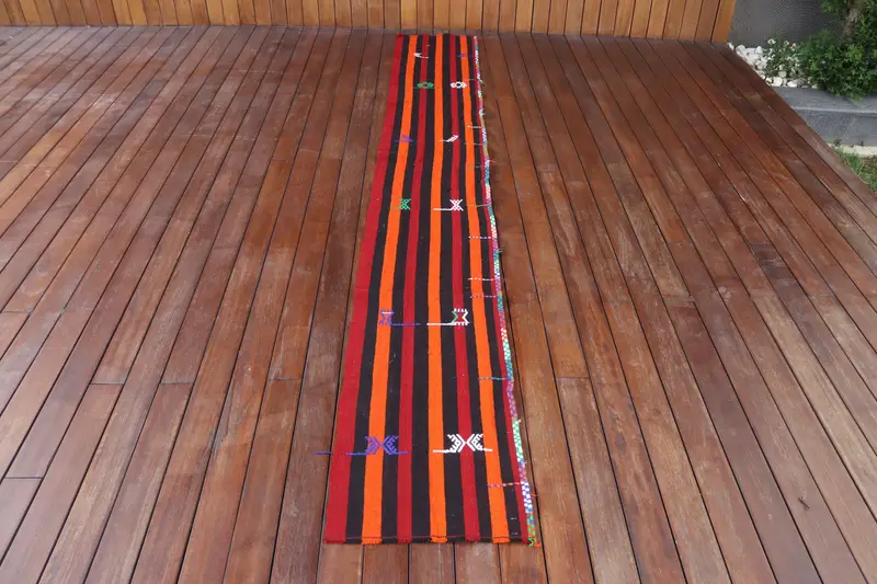 Vintage Runner Halı, 1.4x10.3 ft Türk Halısı, Kırmızı Kamuflaj Yün Halı - 1
