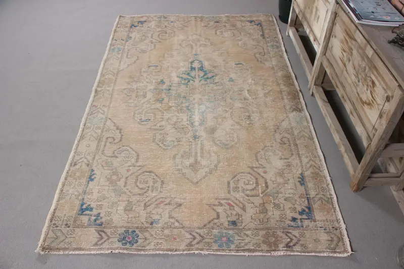 Canlı Turuncu ve Mavi Halı, 4,4x7,3 ft Soyut Tasarım