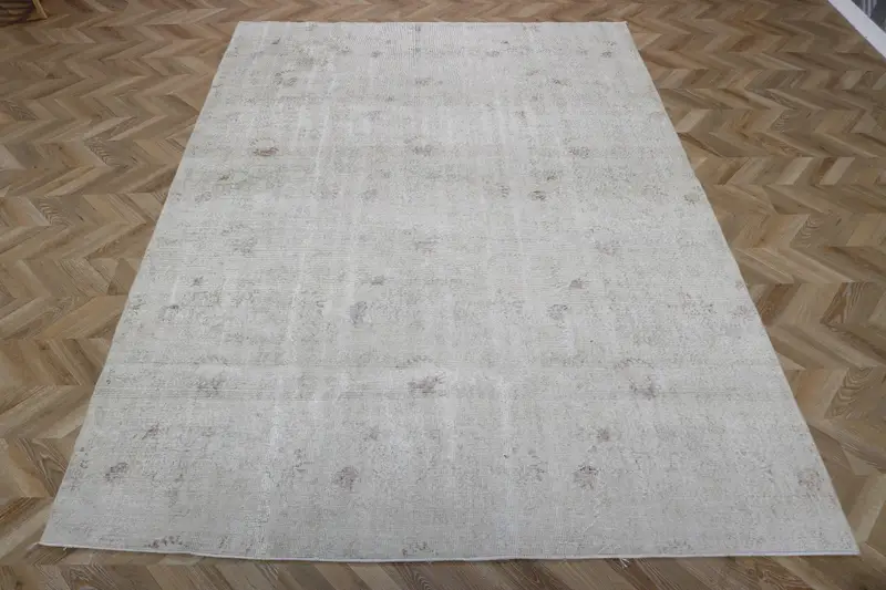Türkischer Oushak-Teppich 7x9,8 Fuß, grau-weiß karierter Vintage-Wollteppich - 1