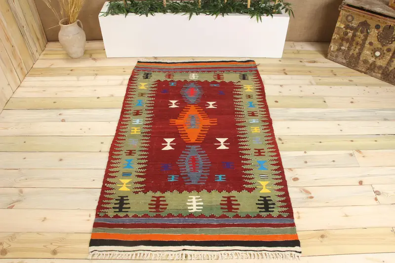 Handmade Red & Green Patchwork Rug, 2,9x5,7 ft