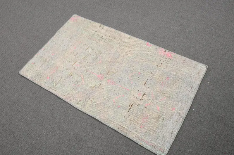 Vintage Halı, 2x3.3 ft Küçük Türk Halısı, Oushak Gri Pembe Hayvan Baskı Halı - 1