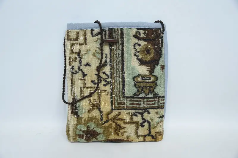 ヴィンテージモチーフのウールショルダーバッグ、ファスナー開閉キリムバッグ