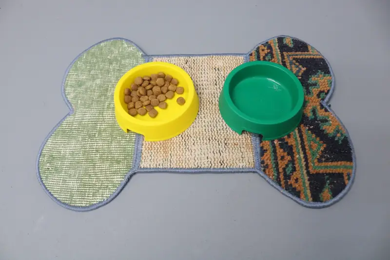 Green & Orange Woven Pet Mat, Durable and Absorbent Pad