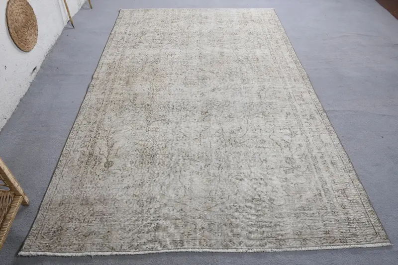 Elegant Beige Oriental Rug, 5,3x8,4 ft Chic Home Decor