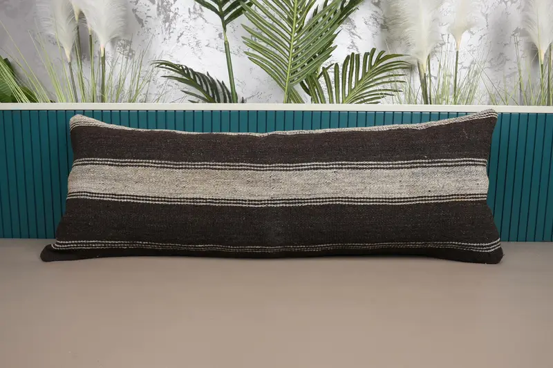 Gestreiftes Wurfkissen in Bronze und Beige, 16x42 besticktes Kissen