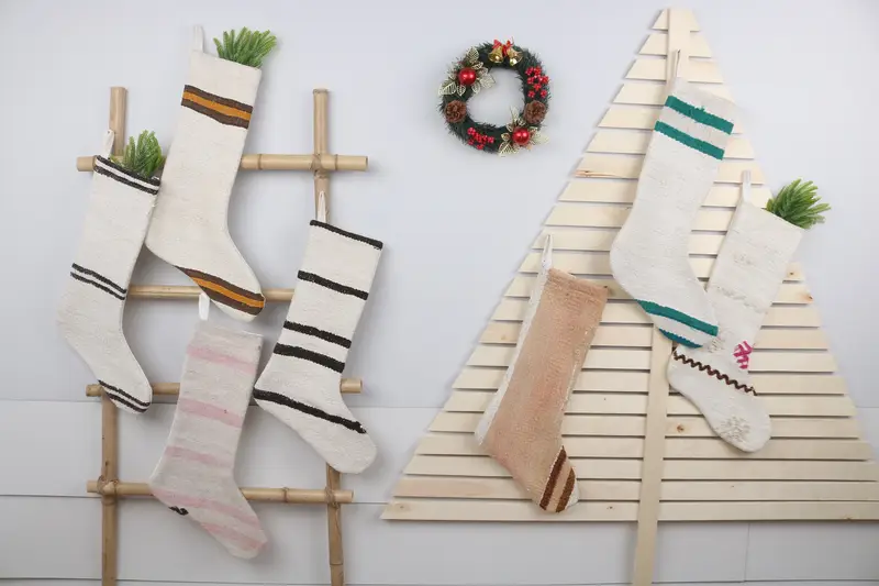 Şenlikli Noel Süsleri Deseni, 22 İnç Genişliğinde Noel Çorabı