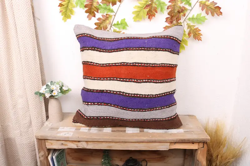 Lila & rot gestreiftes Kissen, Vintage besticktes Kissen