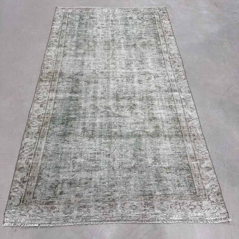 エレガントなグリーンラグ、4x7フィートの花柄とペイズリーデザイン