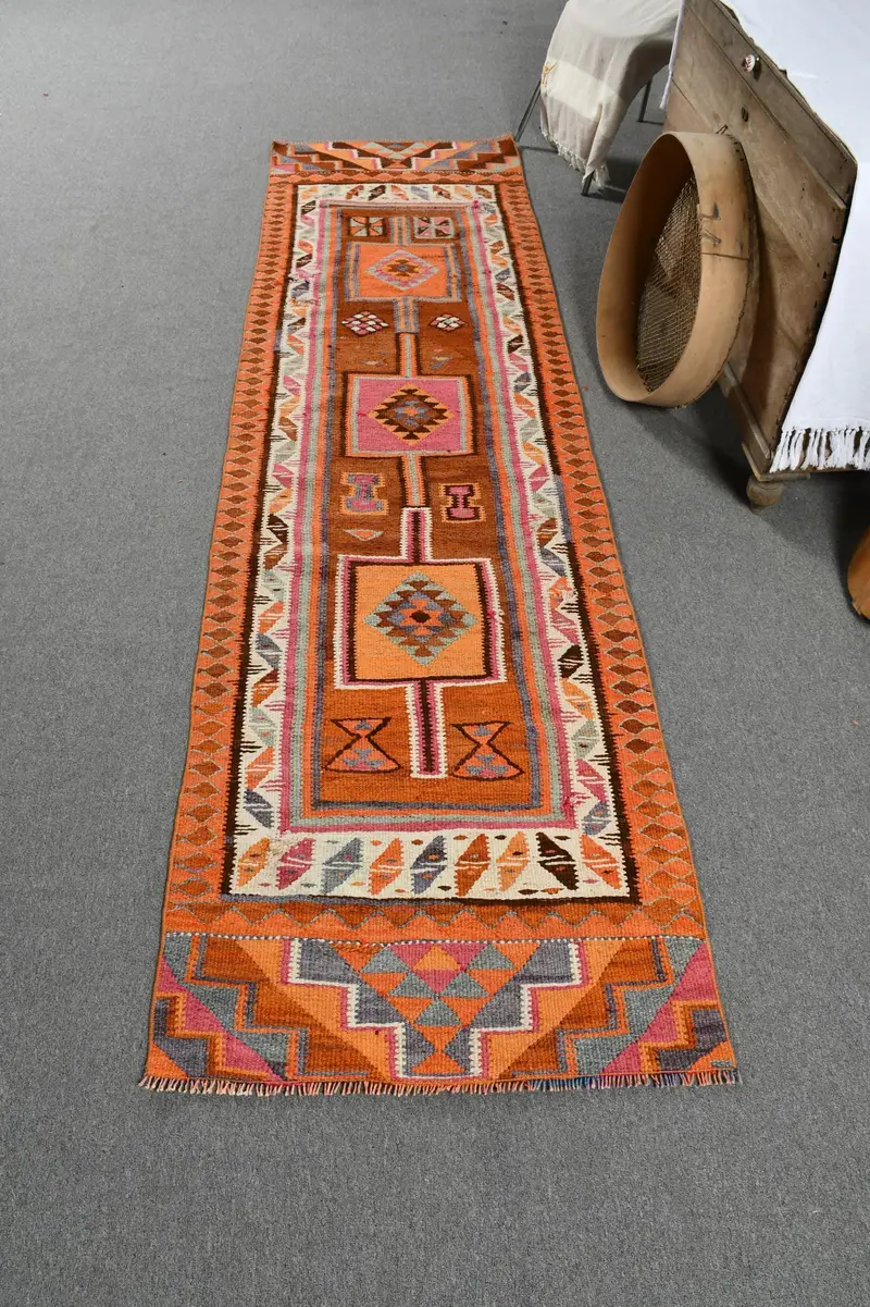 Türkischer Kelim-Läuferteppich, 2,6 x 9,5 Fuß (80 x 290 cm), Vintage-Orientalteppich in Orange - 1