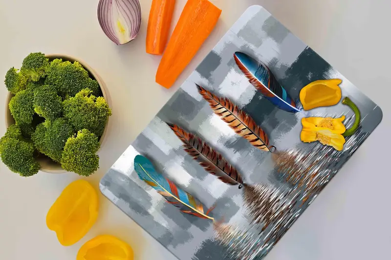 耐油性表面を備えた現代的な羽根エッジガラスまな板