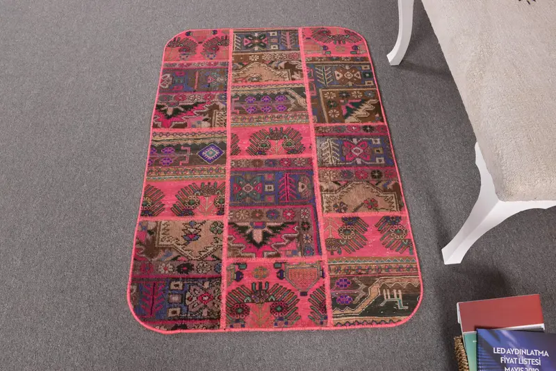 Vintage Small Rug 2.6x3.9 ft, Turkish Oushak Red Polka dot Wool Rug - 1